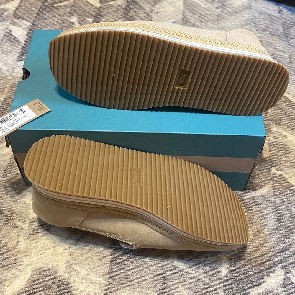 Toms Beige Slip-On Women's Shoes - Picture 5 of 5